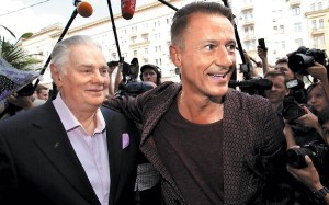 Олег Меньшиков поздравил с юбилеем Владимира Андреева в Театре Ермоловой